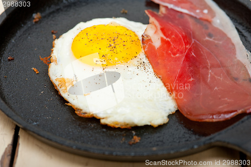 Image of egg sunny side up with italian speck ham