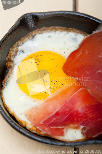 Image of egg sunny side up with italian speck ham