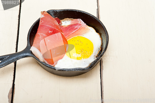 Image of egg sunny side up with italian speck ham