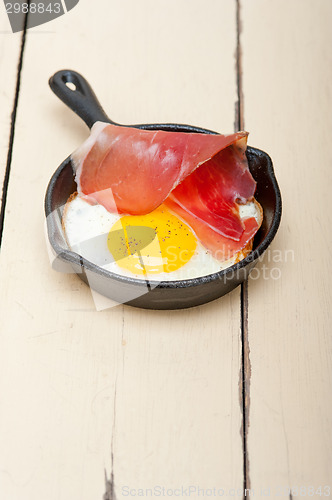 Image of egg sunny side up with italian speck ham