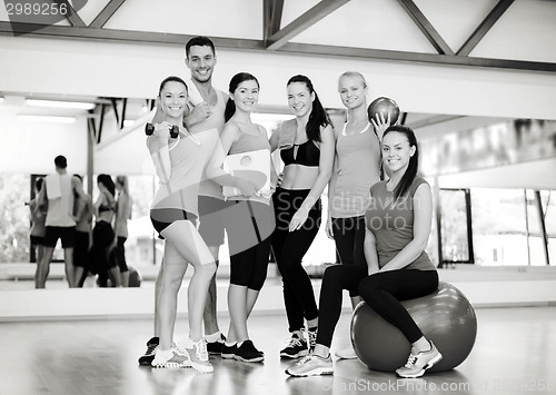 Image of group of smiling people in the gym