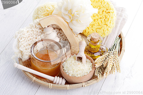 Image of relaxing honey bath