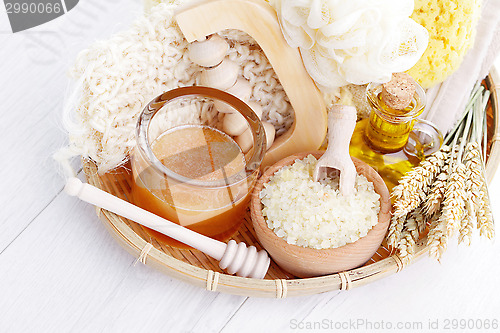 Image of relaxing honey bath