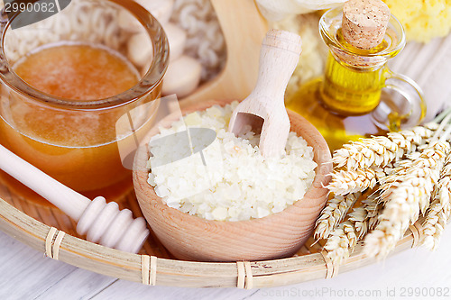 Image of relaxing honey bath