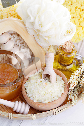 Image of relaxing honey bath