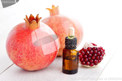 Image of pomegranate essential oil