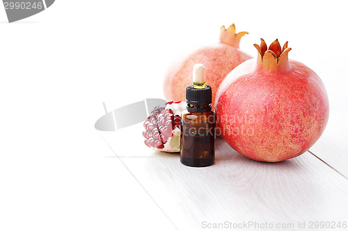 Image of pomegranate essential oil