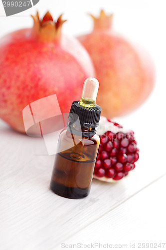 Image of pomegranate essential oil