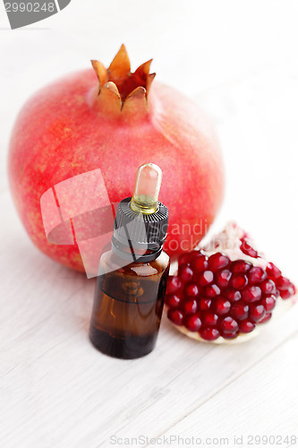 Image of pomegranate essential oil