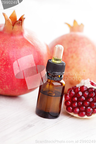 Image of pomegranate essential oil