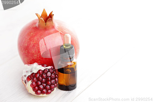 Image of pomegranate essential oil