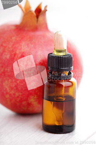 Image of pomegranate essential oil