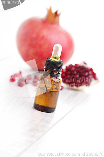 Image of pomegranate essential oil
