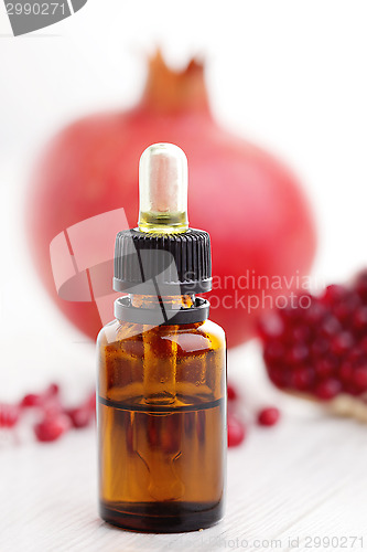 Image of pomegranate essential oil