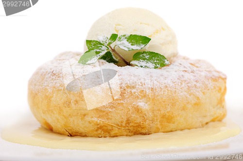 Image of Savarin with ice cream