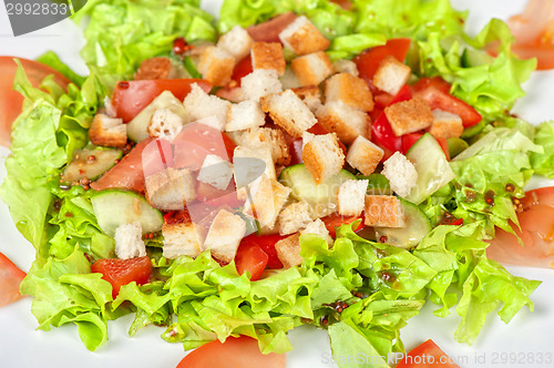 Image of Vegetable salad with crackers