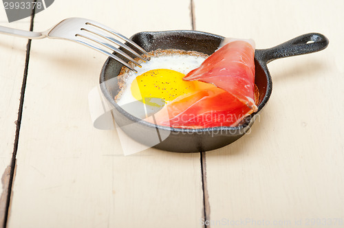 Image of egg sunny side up with italian speck ham