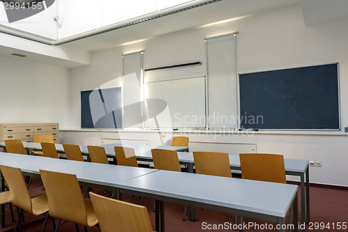 Image of Empty classroom 