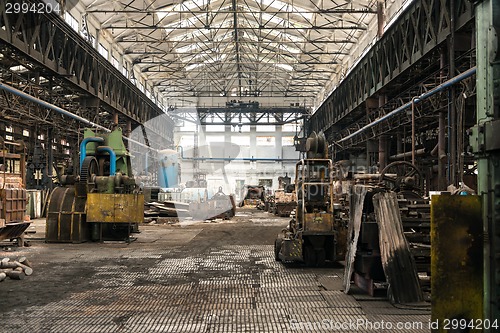 Image of Large empty hall with concrete walls