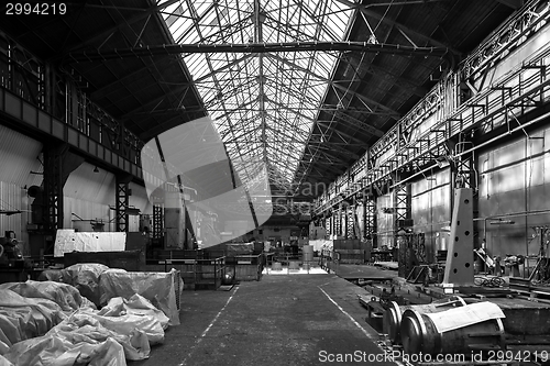 Image of Large empty hall with concrete walls