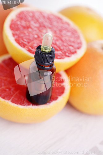 Image of grapefruit essential oil