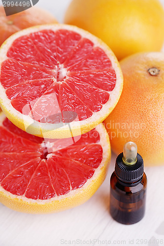 Image of grapefruit essential oil