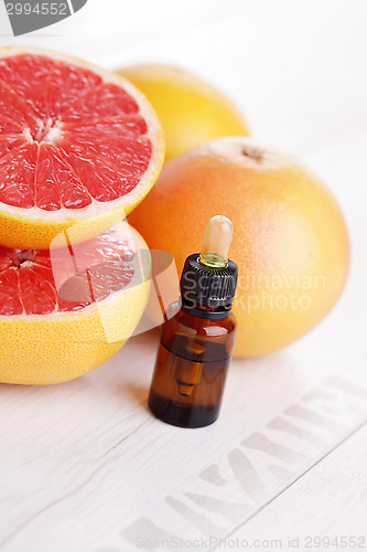 Image of grapefruit essential oil