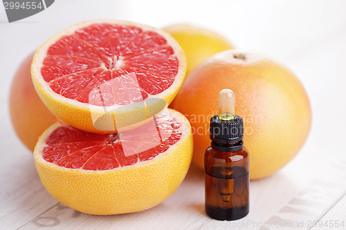 Image of grapefruit essential oil
