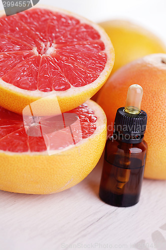 Image of grapefruit essential oil