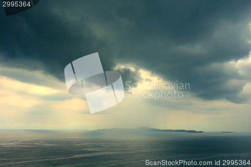 Image of thunderstorm clouds