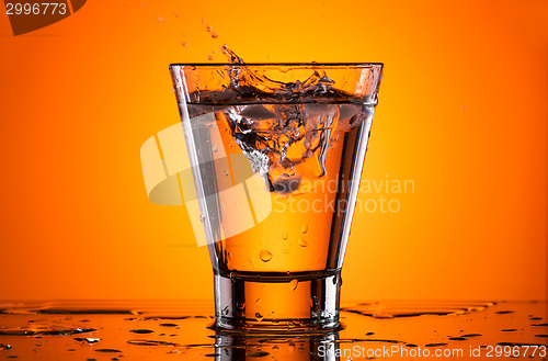 Image of Ice in a glass with water