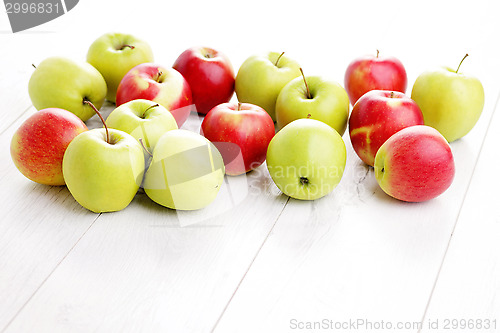 Image of green and red apples