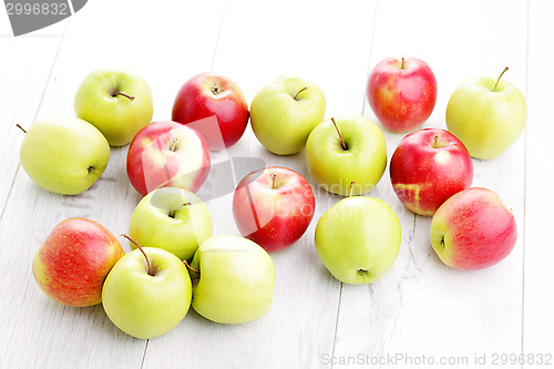 Image of green and red apples