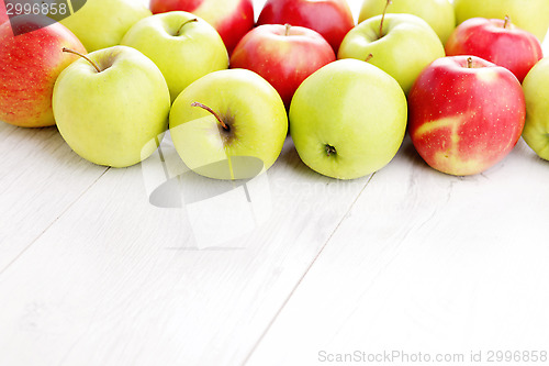 Image of green and red apples