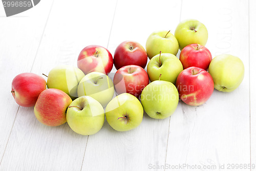 Image of green and red apples