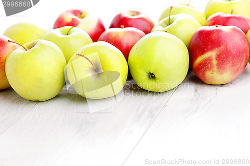 Image of green and red apples