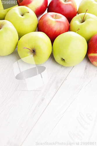 Image of green and red apples