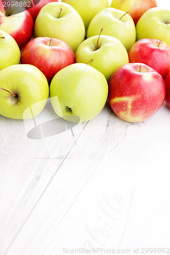 Image of green and red apples