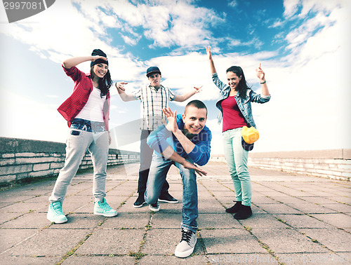 Image of group of teenagers dancing