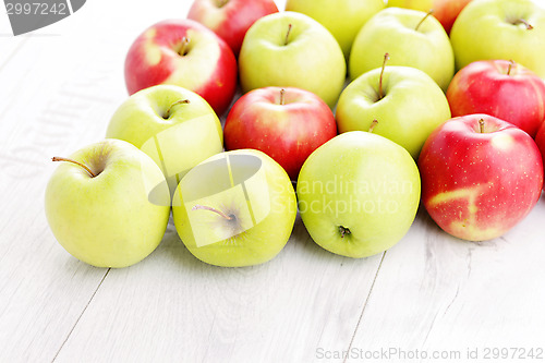 Image of green and red apples