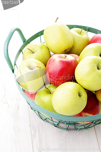 Image of green and red apples