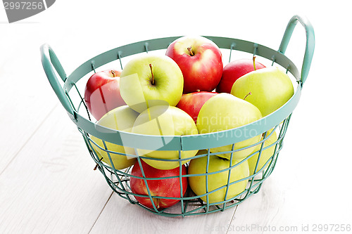 Image of green and red apples