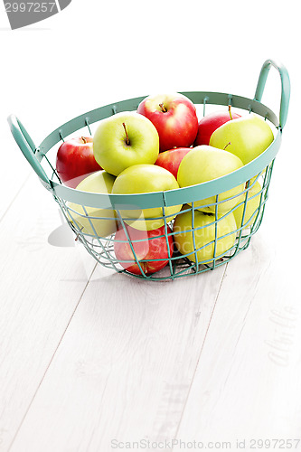 Image of green and red apples