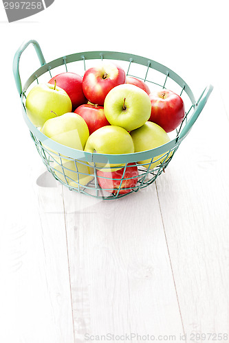 Image of green and red apples