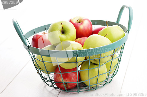Image of green and red apples