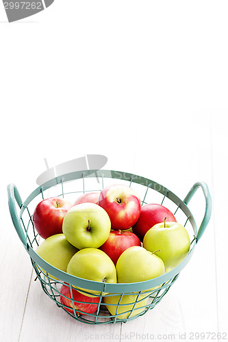 Image of green and red apples