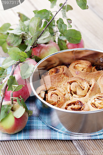 Image of yeast apple cake