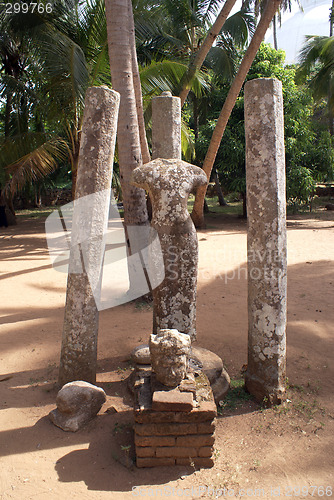 Image of Buddha and pillars