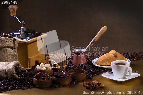 Image of Coffee on gold