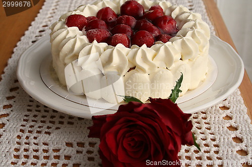 Image of Cake with strawberries and cream